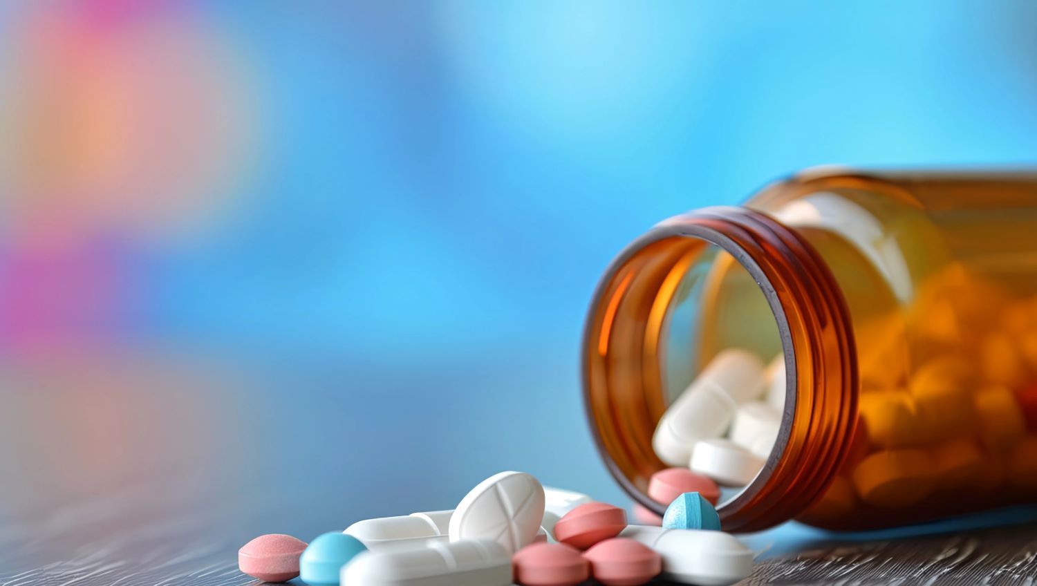 Bottiglia di pillole aperta e rovesciata.